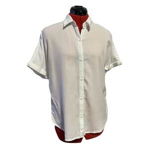 Gloria Vanderbilt White Short Sleeve Button Down Shirt Size M.